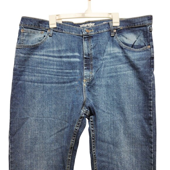 Wrangler Mens Relaxed Fit Denim Jeans Size 42x30 Blue Mid Wash - Picture 4 of 11